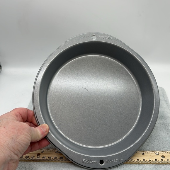 Wilton Recipe Right Non-Stick 8”x 1-1/2” Round Cake Pan -#2105-957 - Picture 3 of 7